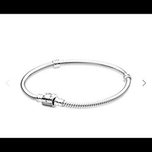 Pandora Moments Barrel Clasp Snake chain bracelet. 7.1” Brand new